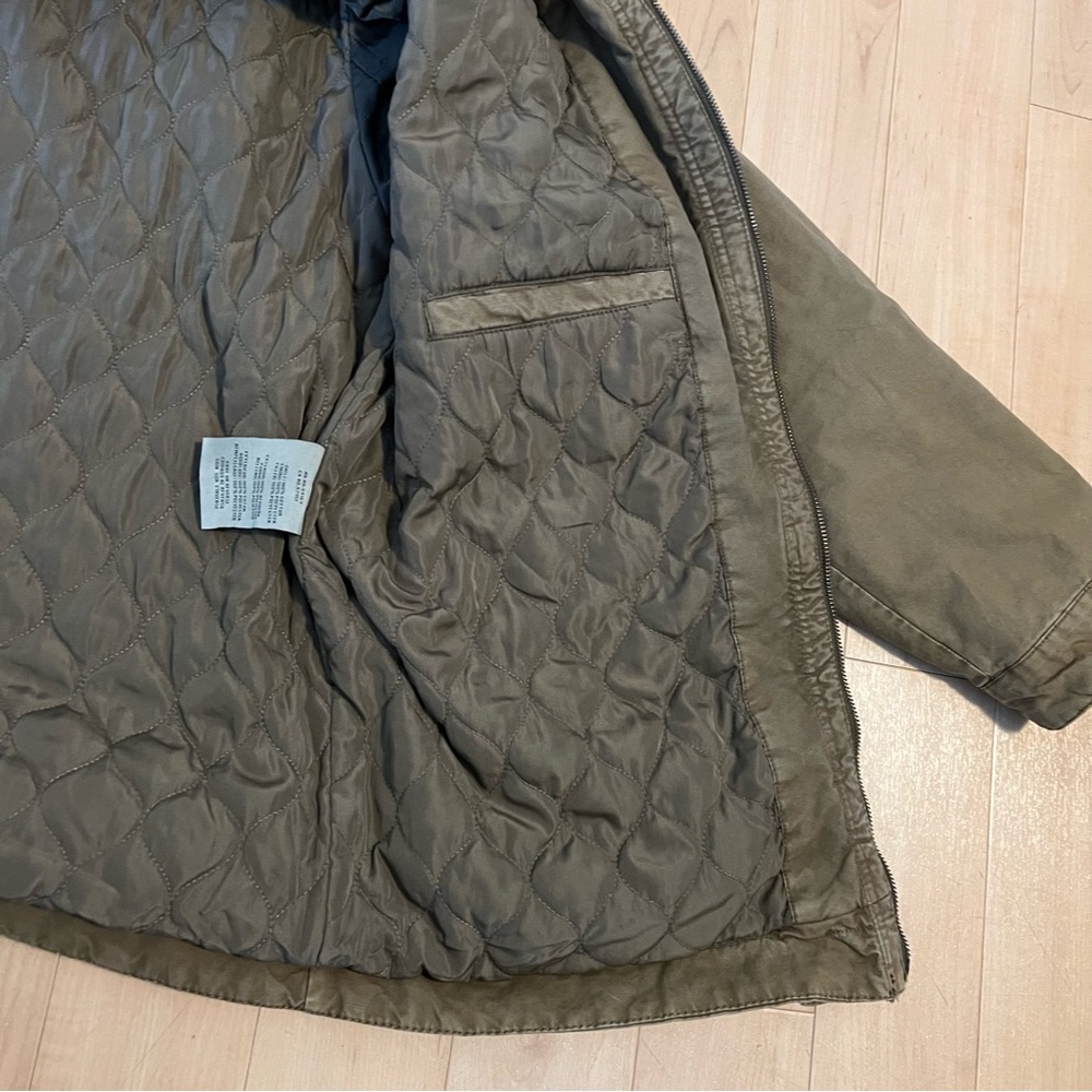 Levi's Green Military Field Jacket with Structured Collar and Sturdy Material - Picture 9 of 11